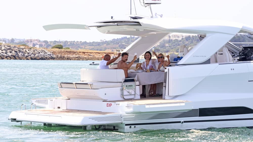 Jeanneau DB43 – Nowa definicja nadmorskiego luksusu – Pół dnia