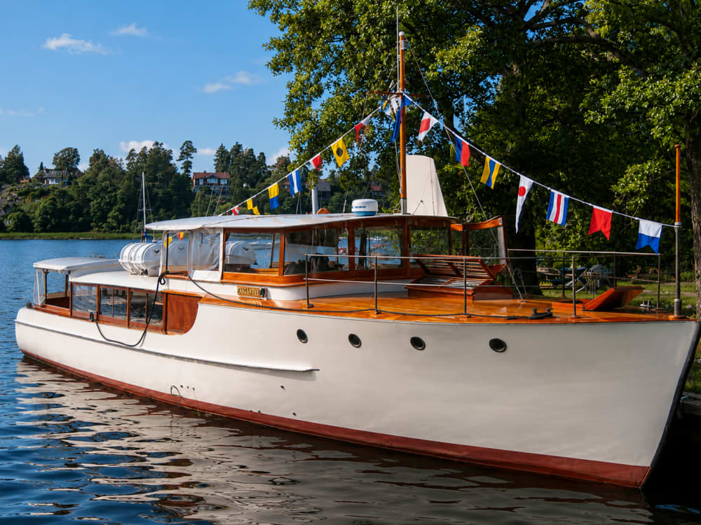 Vintage Pettersson Boat Tour – 3-Hour Stockholm Cruise