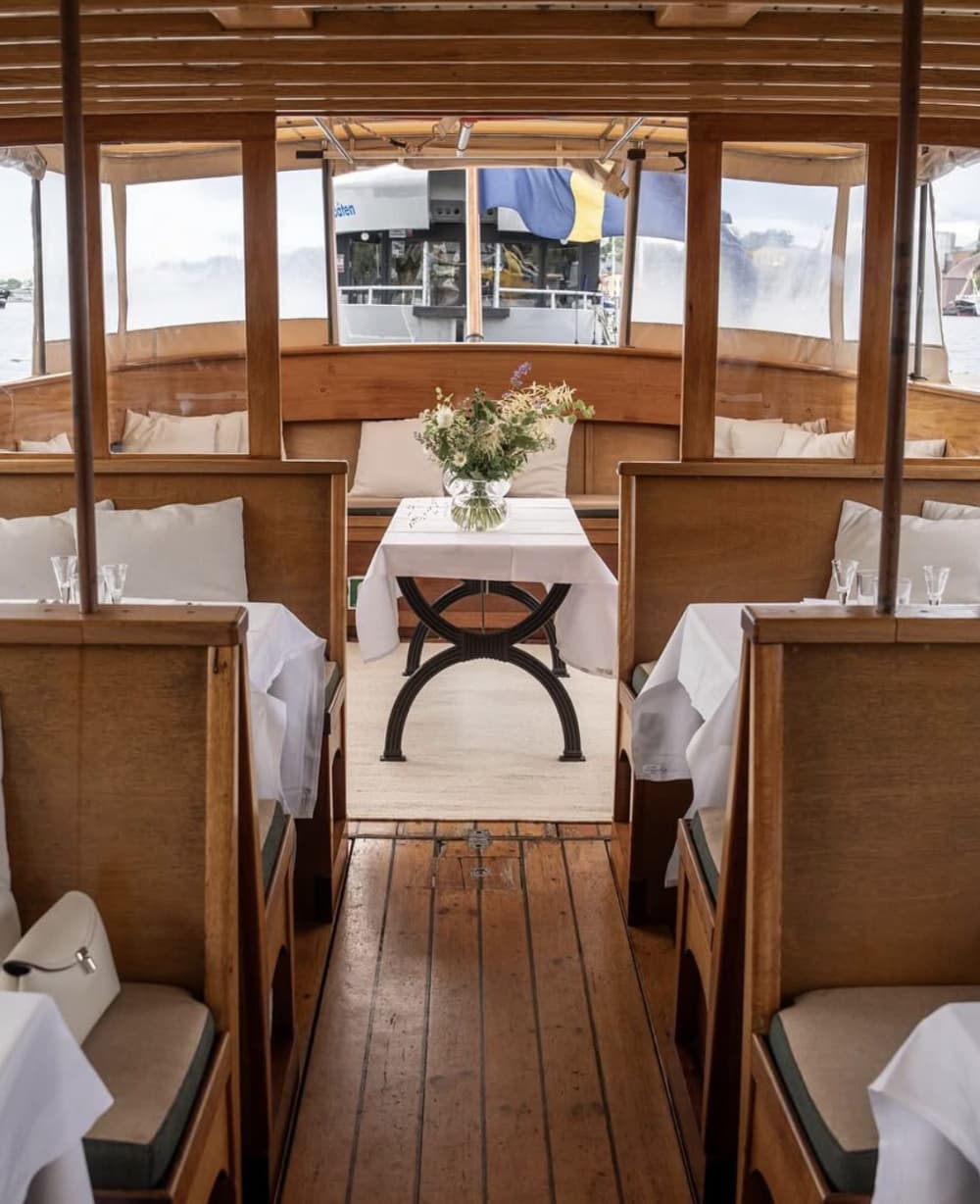 Vintage Pettersson Boat Tour – 3-Hour Stockholm Cruise