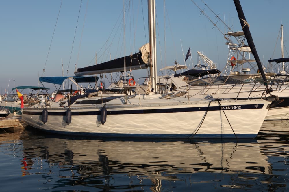 Genießen Sie einen ganzen Tag Segeln in Roda de Berà auf einem Segelboot