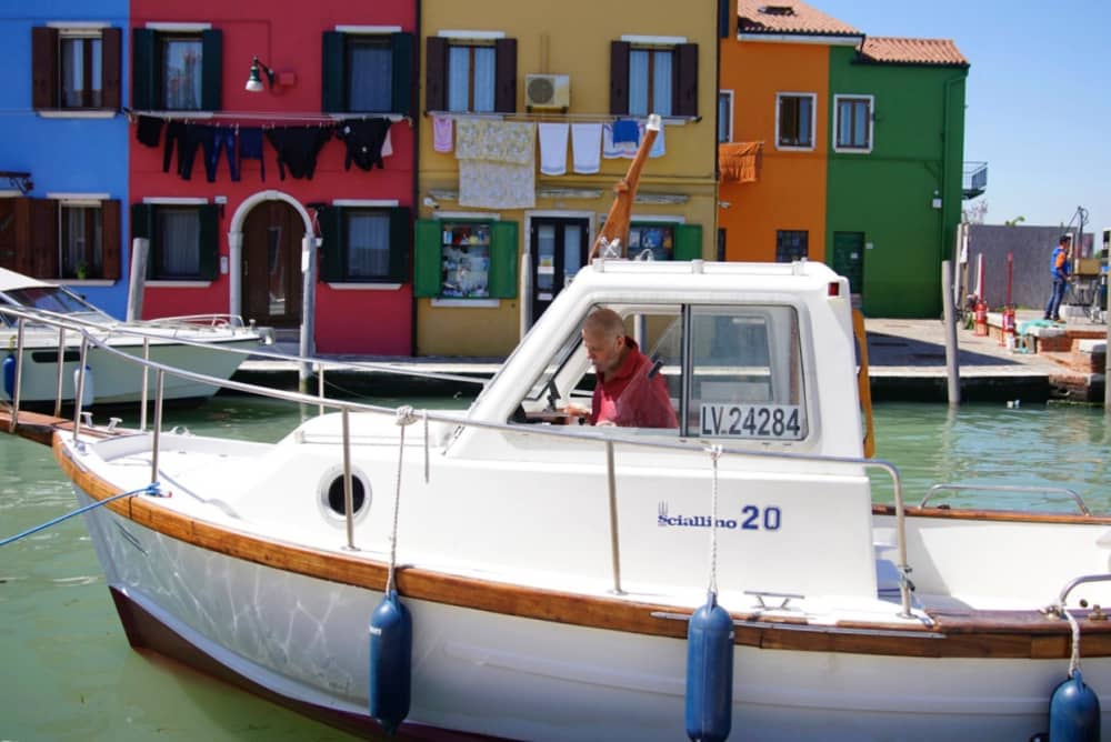 Ihr Tag in Venedig: Mieten Sie ein Motorboot für 6 Stunden Entdeckungstour