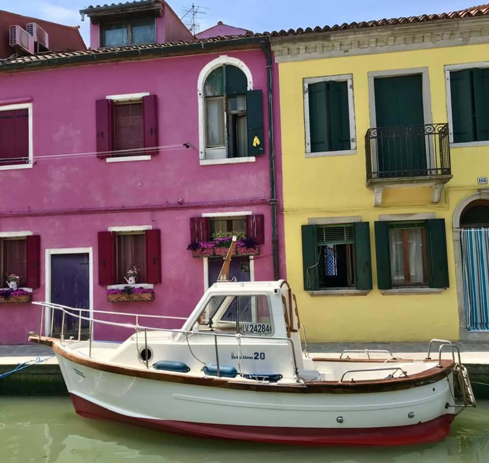 Ihr Tag in Venedig: Mieten Sie ein Motorboot für 6 Stunden Entdeckungstour