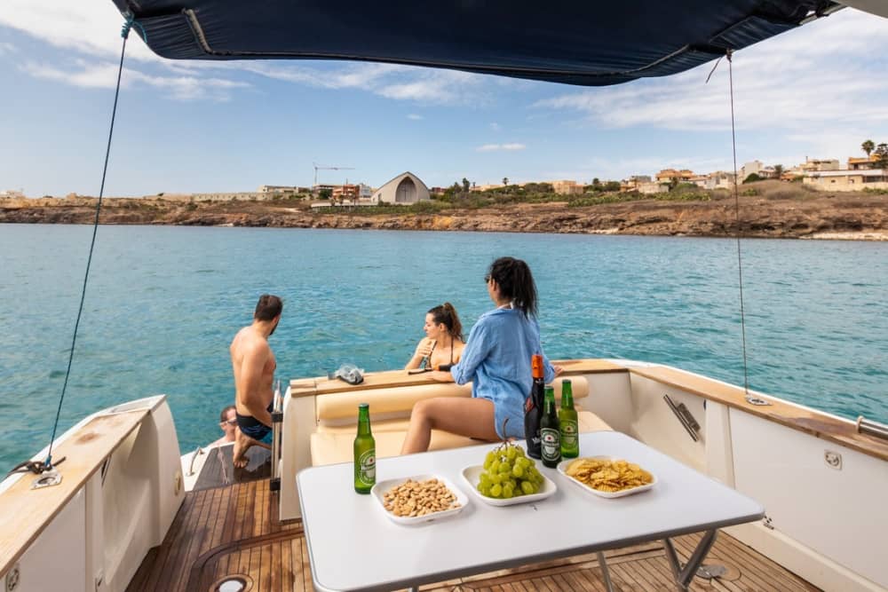 4 uur zonneschijn rond Marzamemi op een motorboot