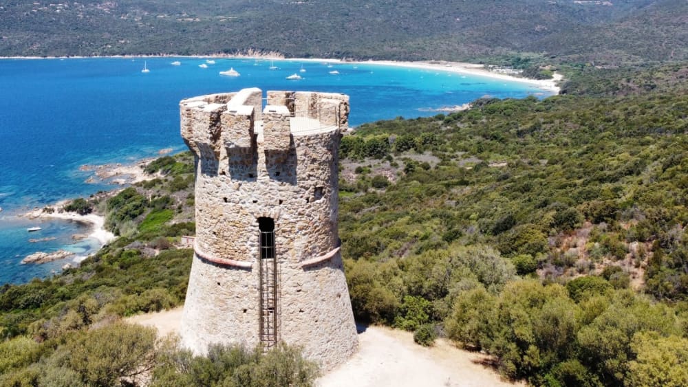Explorez Ajaccio en bateau : une journée complète sur l'eau à bord d'un bateau à moteur