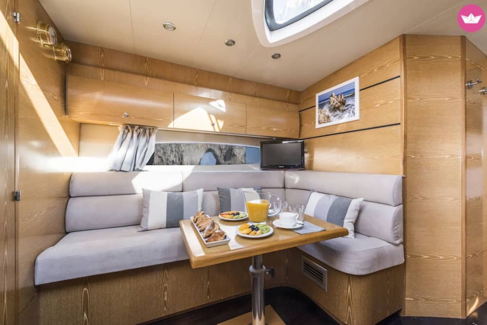 Costiera Amalfitana: una crociera privata di un giorno intero tra eleganza e scoperta