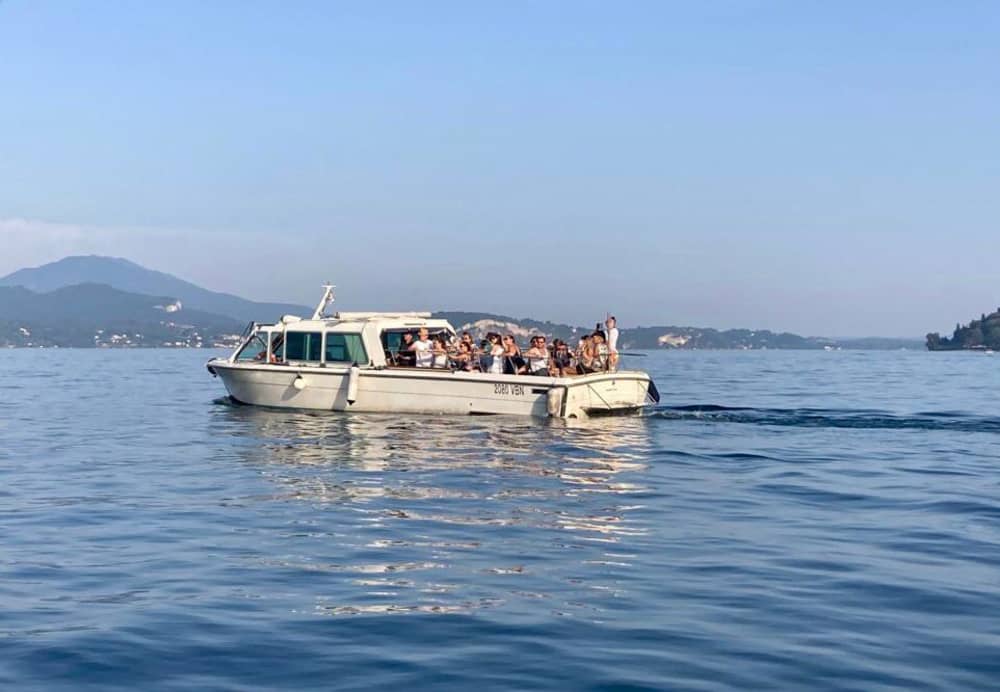 Stresa'yı yarım günde keşfedin: 4 saatliğine motorlu tekne kiralayın.