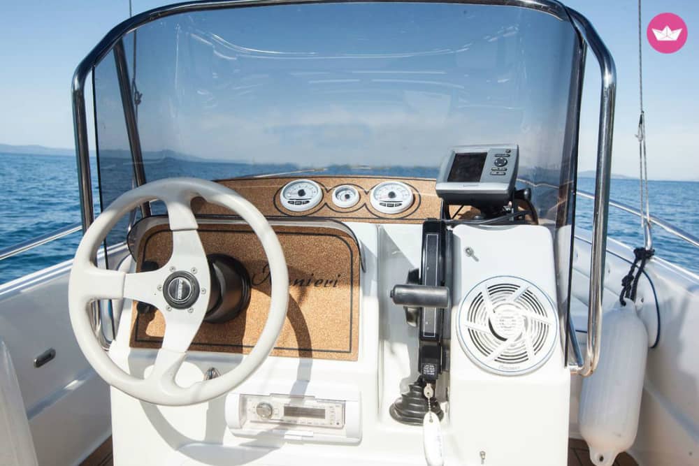 Your private motorboat for a day around Tučepi