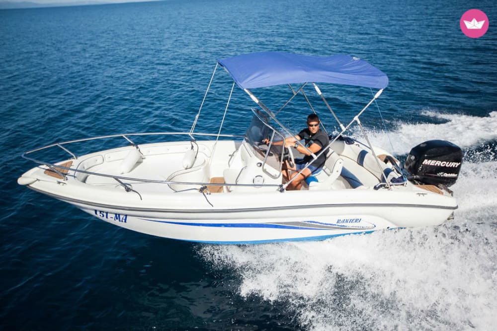 Your private motorboat for a day around Tučepi