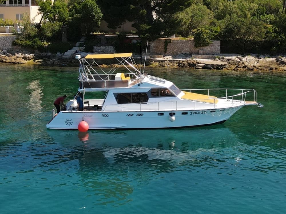 5 ore a Zara: noleggia una barca a motore e goditi