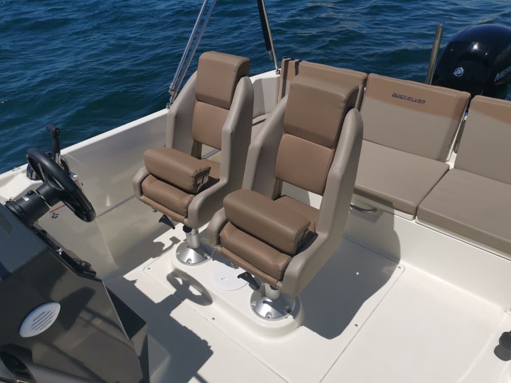 Explore the hidden bays of Poreč on a motorboat