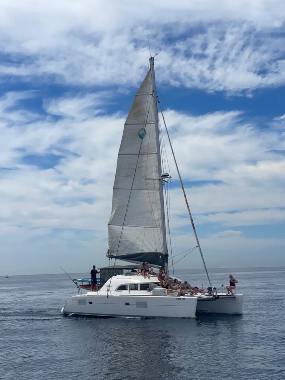 Esclusiva crociera di mezza giornata in catamarano a Marbella