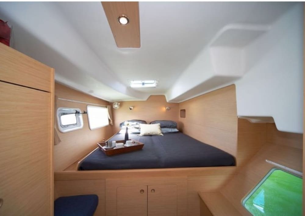 Esclusiva crociera di mezza giornata in catamarano a Marbella