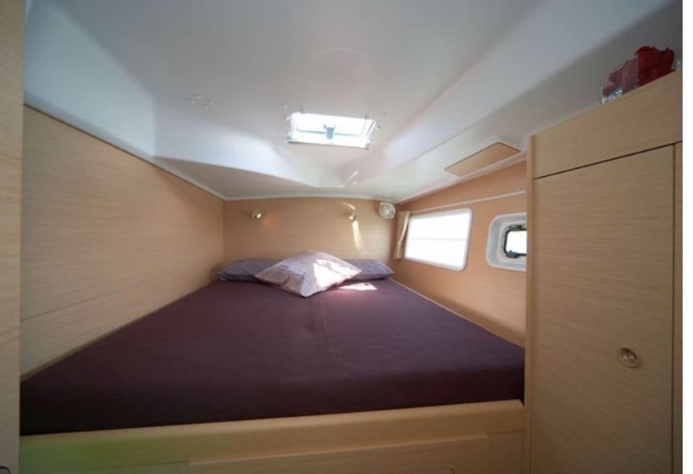 Esclusiva crociera di mezza giornata in catamarano a Marbella