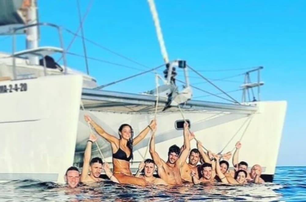 Esclusiva crociera di mezza giornata in catamarano a Marbella