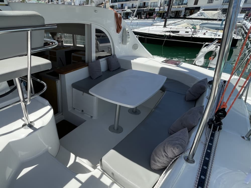 Esclusiva crociera di mezza giornata in catamarano a Marbella