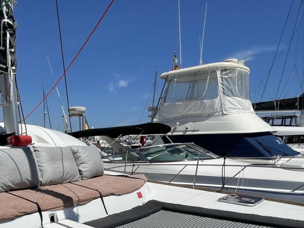 Esclusiva crociera di mezza giornata in catamarano a Marbella