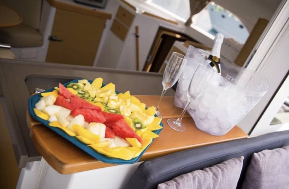 Esclusiva crociera di mezza giornata in catamarano a Marbella