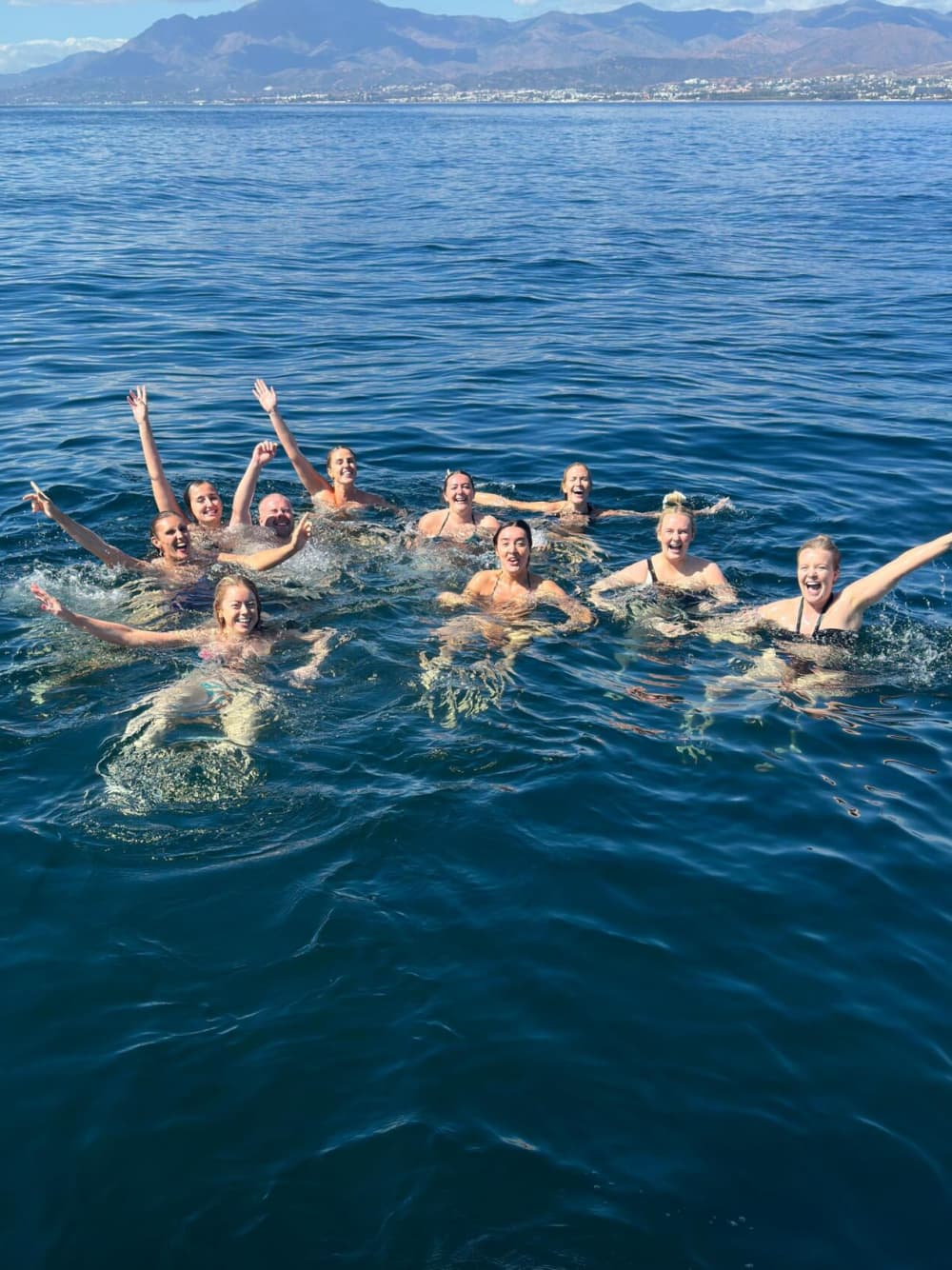 Esclusiva crociera di mezza giornata in catamarano a Marbella
