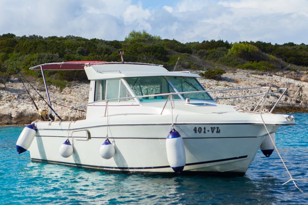 Una giornata nei dintorni di Vela Luka: goditi 9 ore di esplorazione a bordo di un motoscafo.
