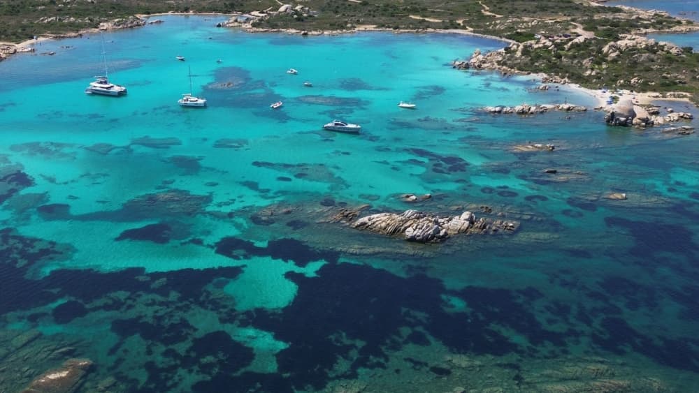 Escursione di un giorno a Caprera e La Maddalena: tra spiagge da sogno e acque turchesi