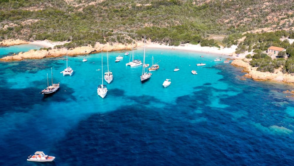 Escursione di un giorno nell'Arcipelago della Maddalena: tra meraviglie naturali e tracce storiche