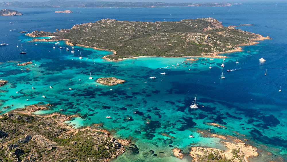 Escursione di un giorno nell'Arcipelago della Maddalena: tra meraviglie naturali e tracce storiche