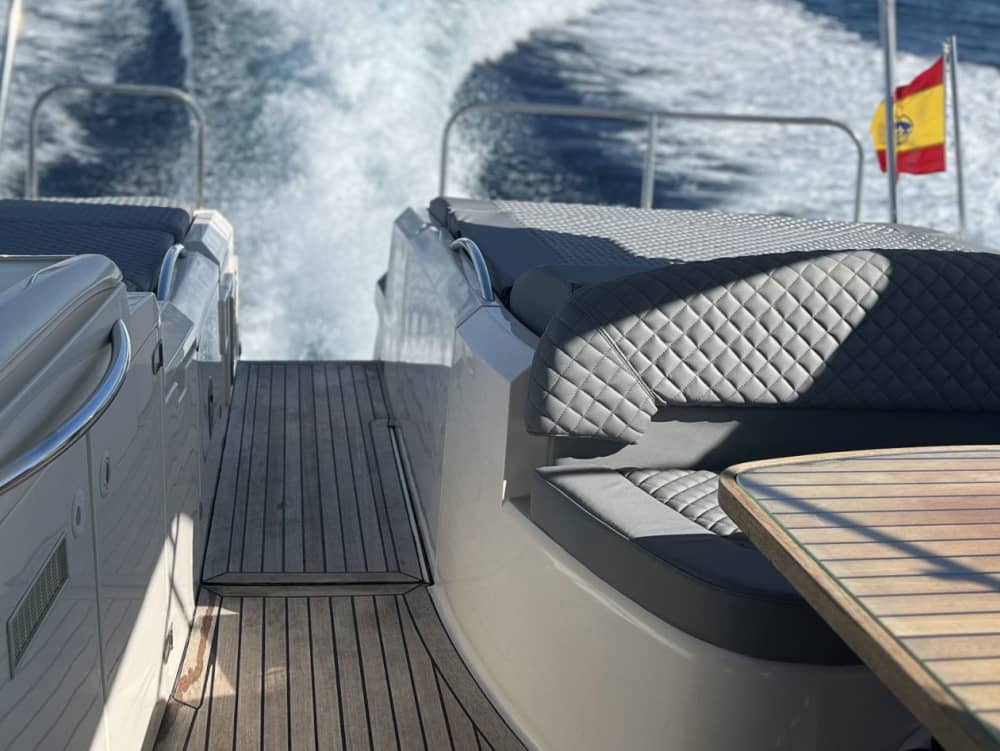 Luxusyacht in Menorca – Kristallklares Meer und versteckte Buchten