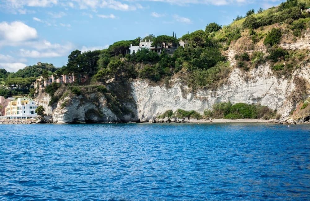 Geniet van 9,5 uur op een motorboot bij Ischia.