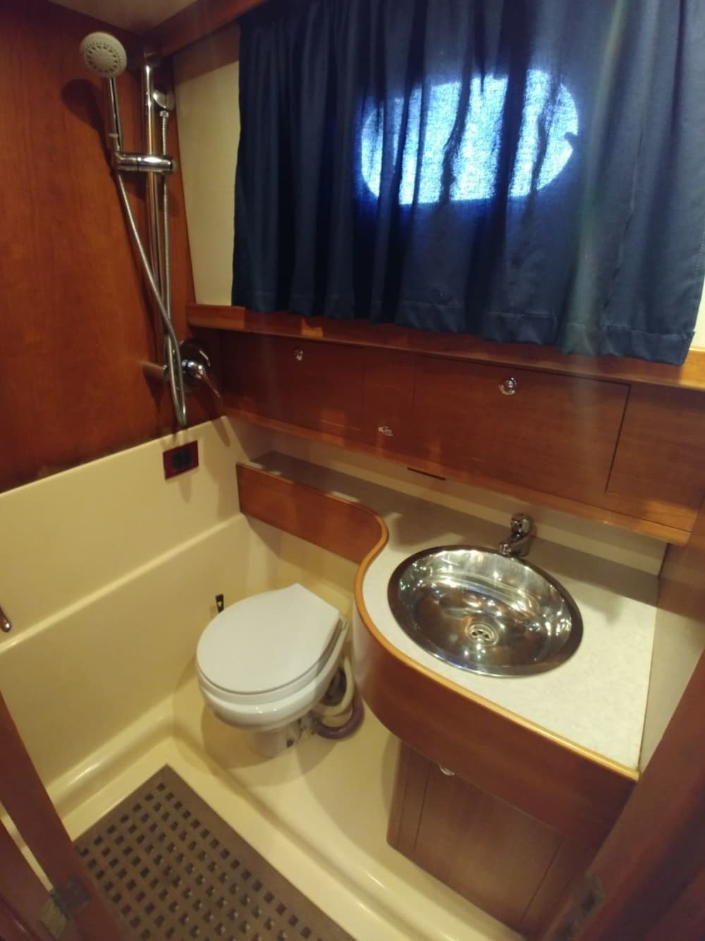 Jouw dag op de Eolische Eilanden: Huur een motorboot voor een dag vol ontdekkingen.