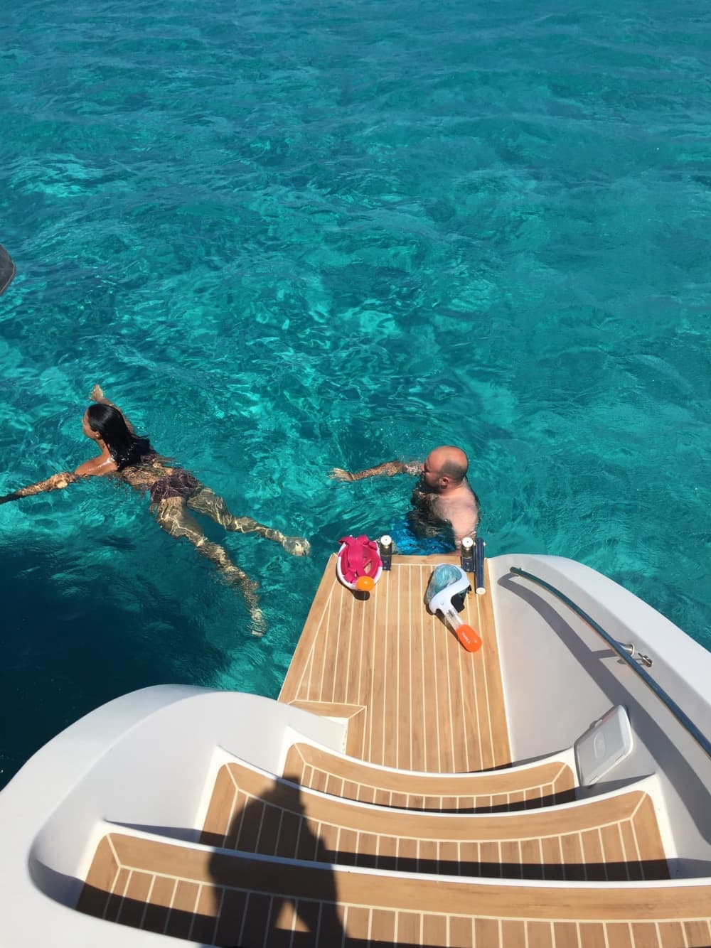 Petreceți 9 ore navigând în jurul orașului Porto-Vecchio pe un catamaran