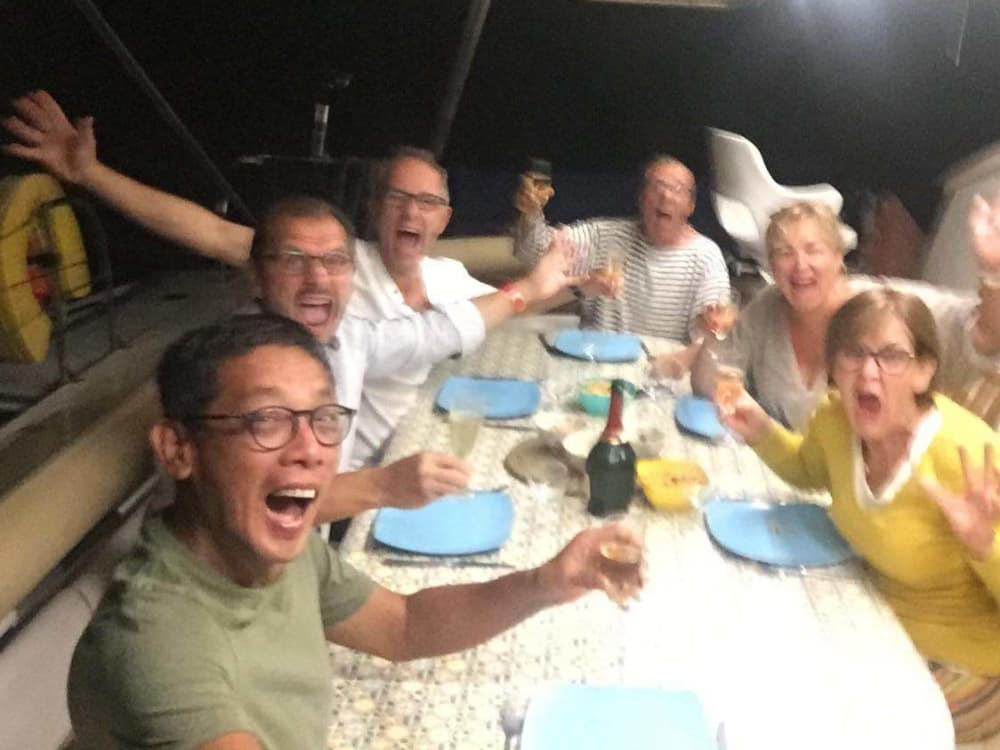 Tillbringa en 9 timmars segling runt Porto-Vecchio på en katamaran