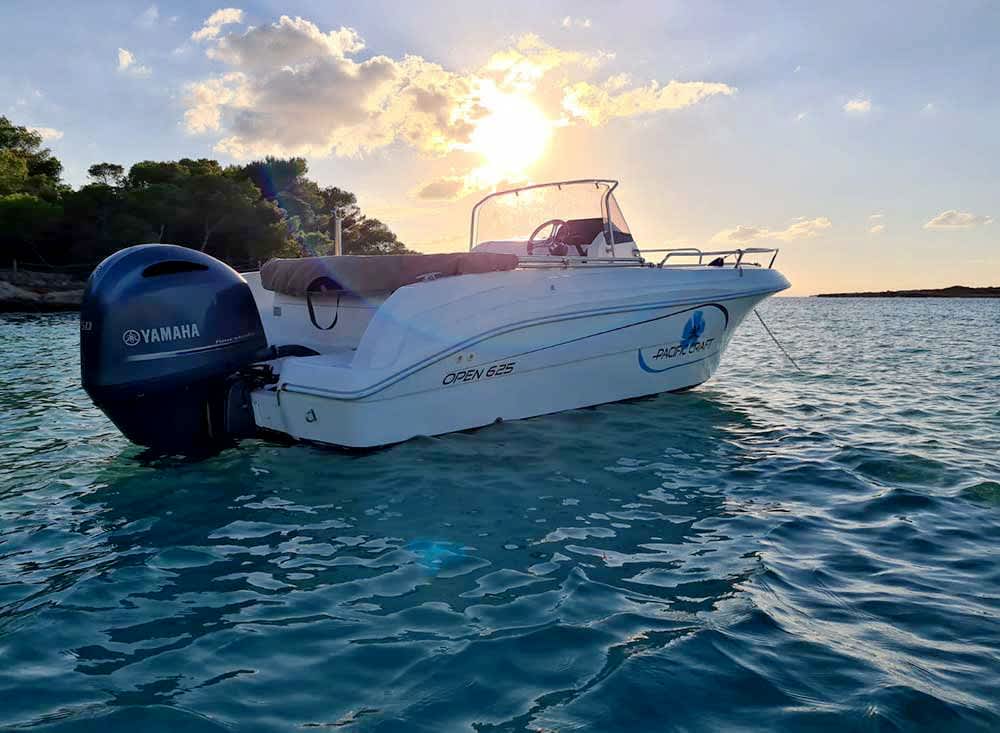 Hidden Coves of Menorca by Boat