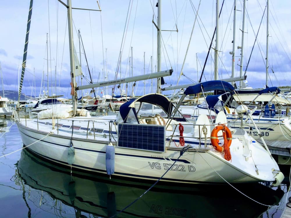 Sätt kursen mot glädje: En heldag med autentisk segling i Loano på en segelbåt