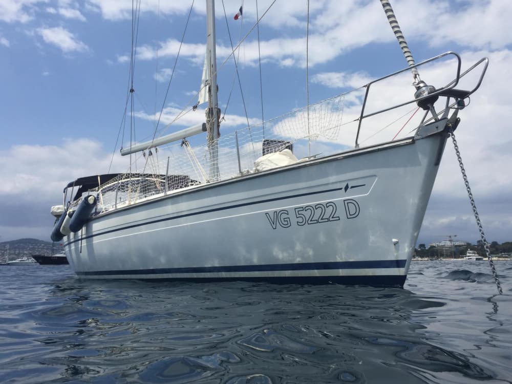 Sätt kursen mot glädje: En heldag med autentisk segling i Loano på en segelbåt