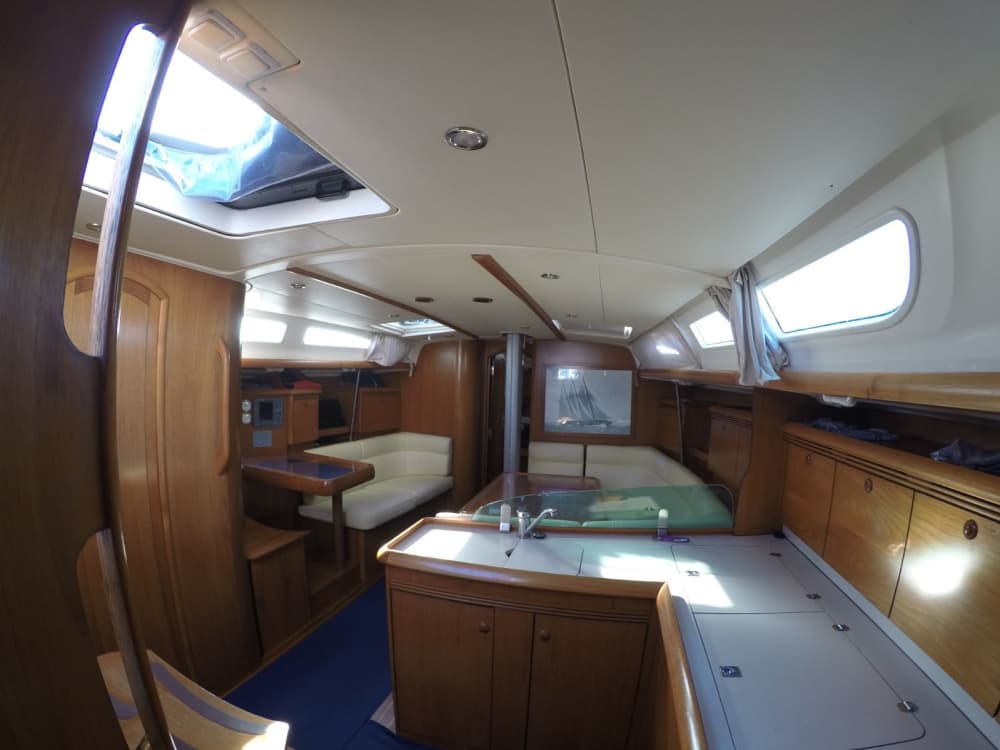 Descubre Morro Jable en una excursión de un día completo en velero.