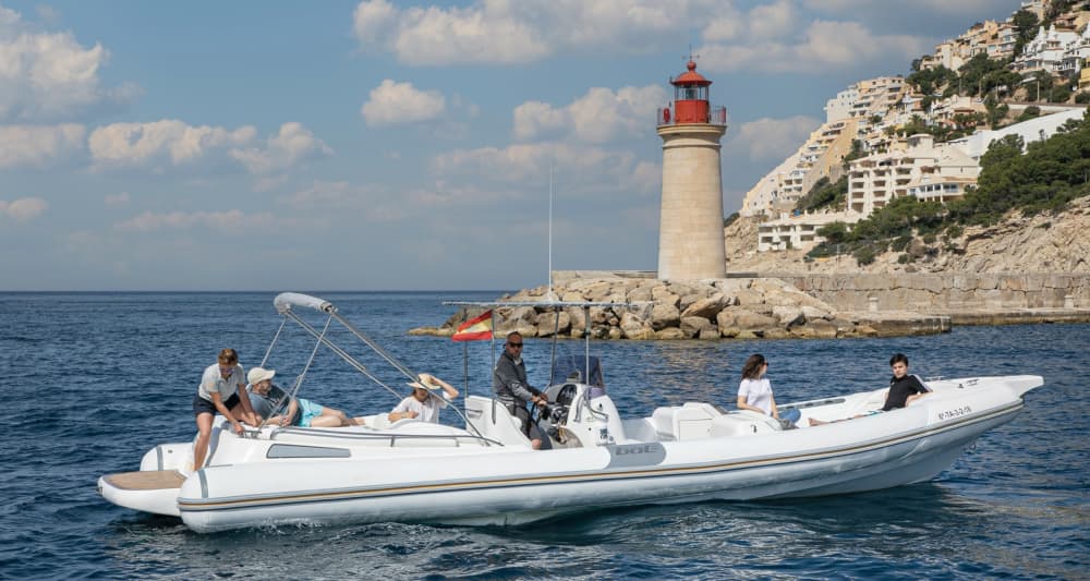 Njut av 8 timmar på en motorbåt i Port d'Andratx