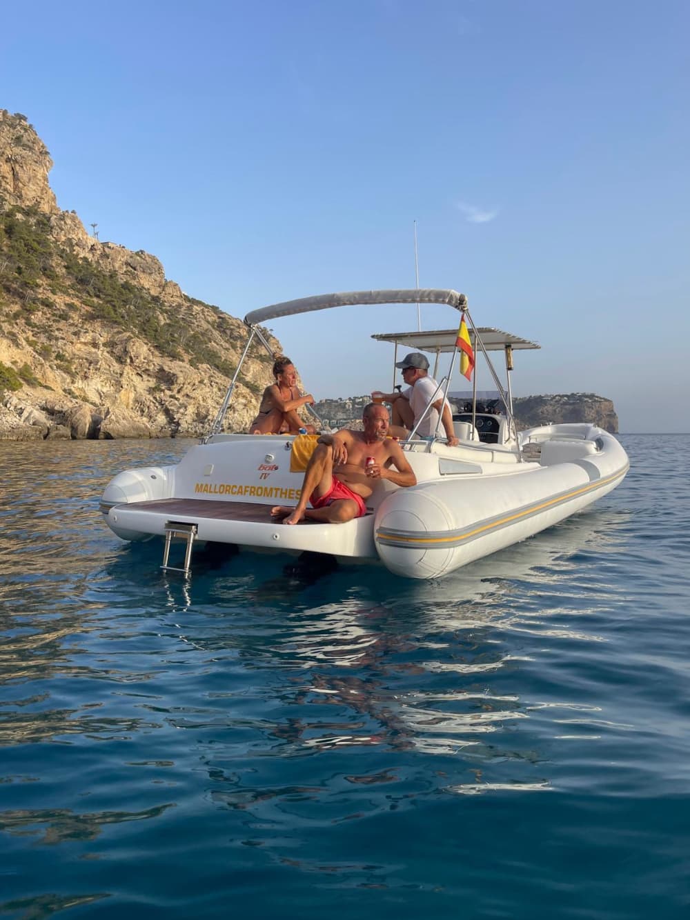 Njut av 8 timmar på en motorbåt i Port d'Andratx