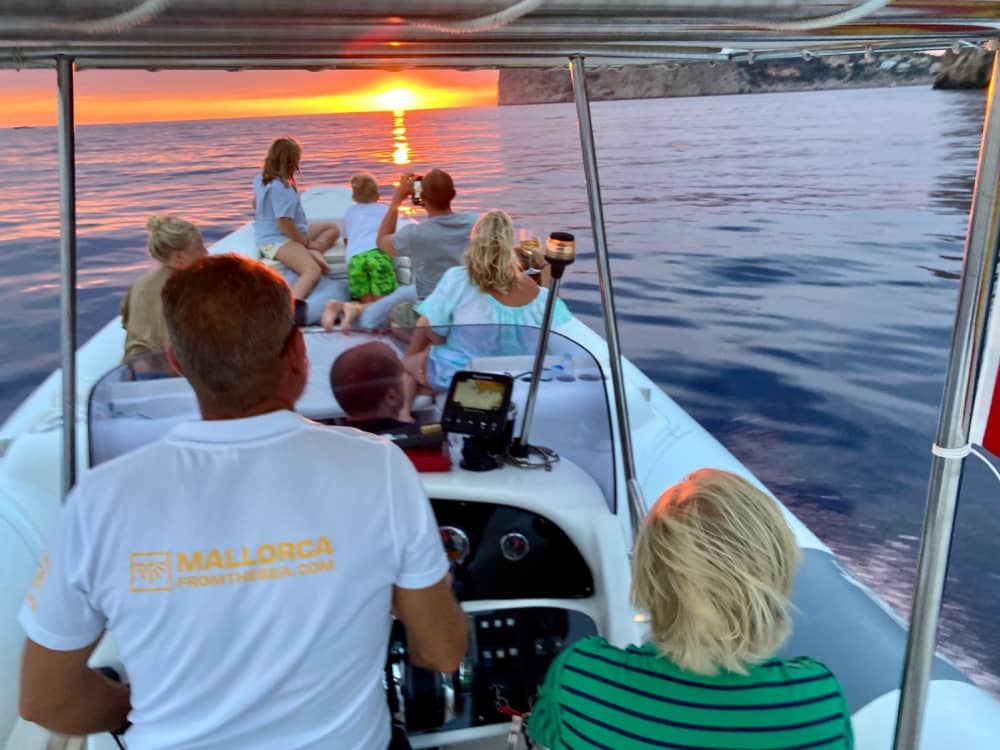 Njut av 8 timmar på en motorbåt i Port d'Andratx