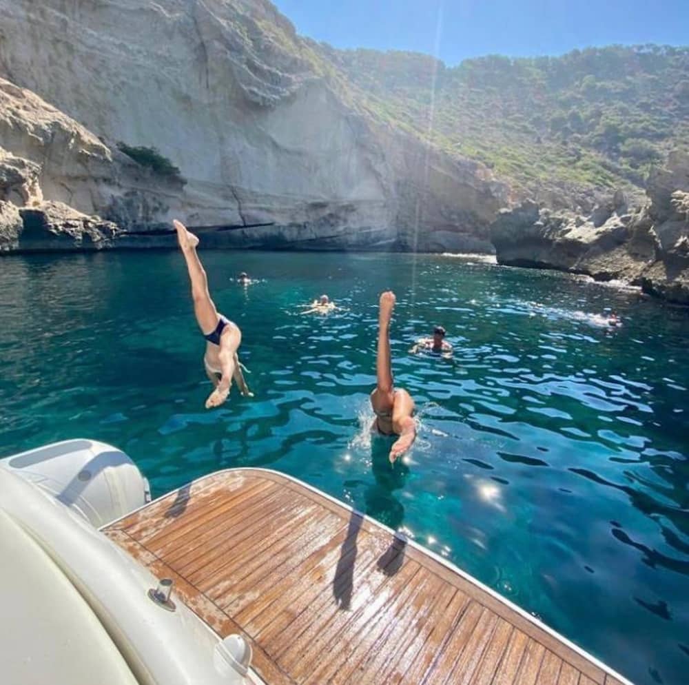 Njut av 8 timmar på en motorbåt i Port d'Andratx