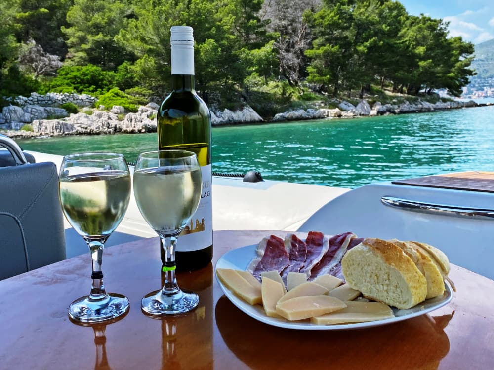 Vis, Blaue Grotte und Hvar – die aufregendste Bootstour