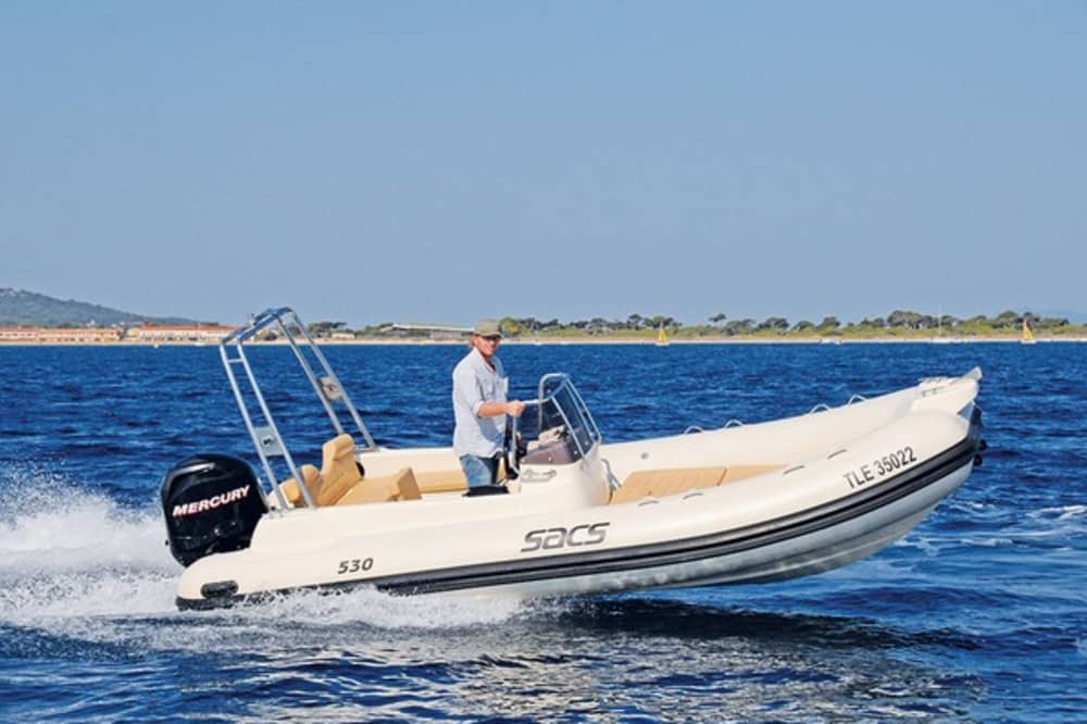 Boat trip to Cala Tortuga from Mahón