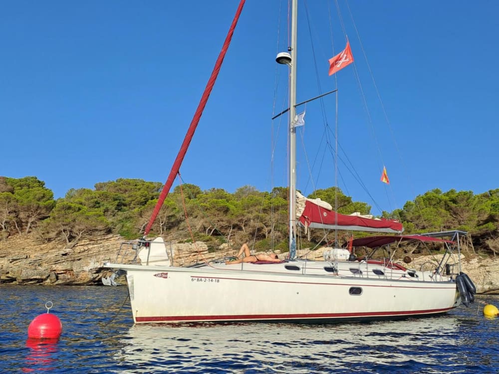 Del atardecer al estrellado: una experiencia de navegación de 4 horas en Barcelona.