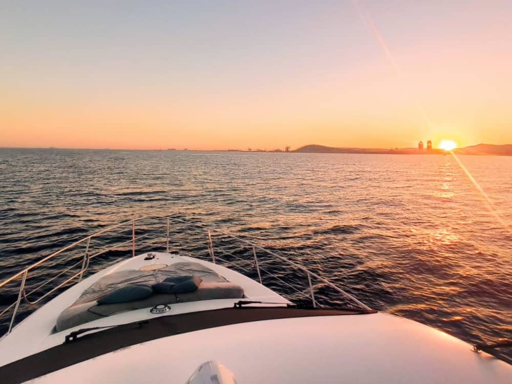3-HOUR YACHT EXPERIENCE TOUR