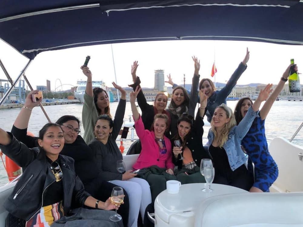 TOUR DI 5 ORE IN YACHT A MOTORE