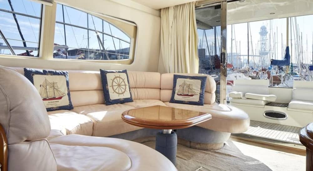 TOUR DI 5 ORE IN YACHT A MOTORE