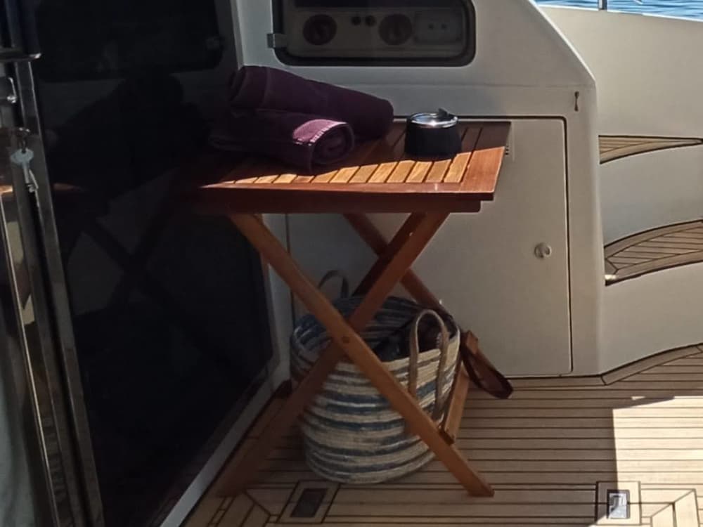 TOUR DI 5 ORE IN YACHT A MOTORE