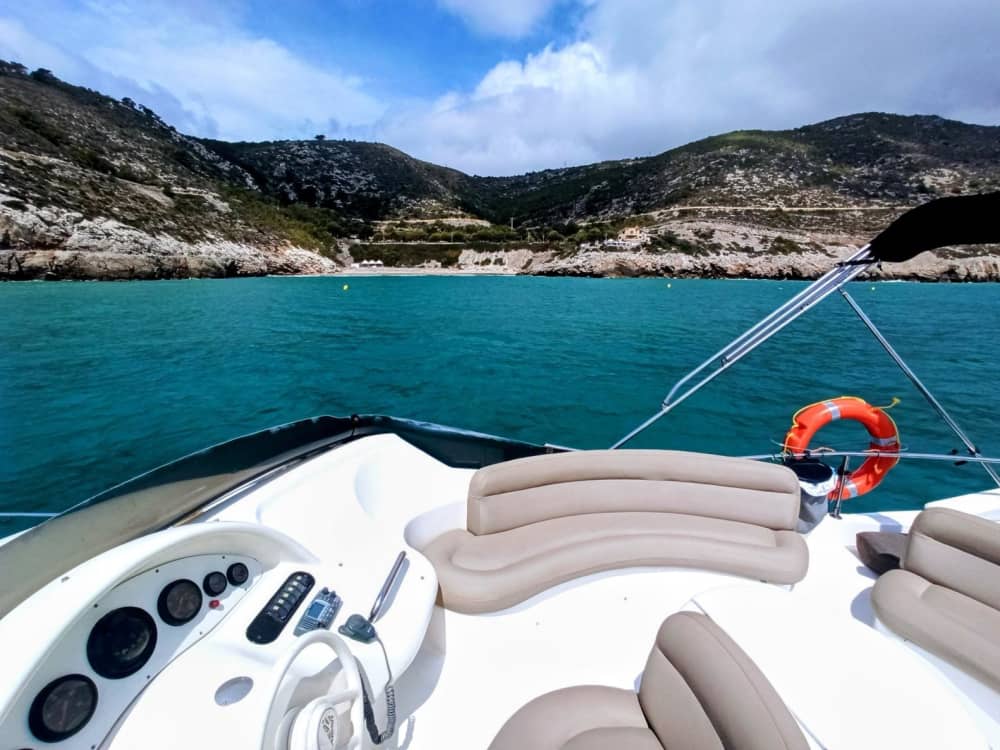 TOUR 4 HORAS EN YATE A MOTOR