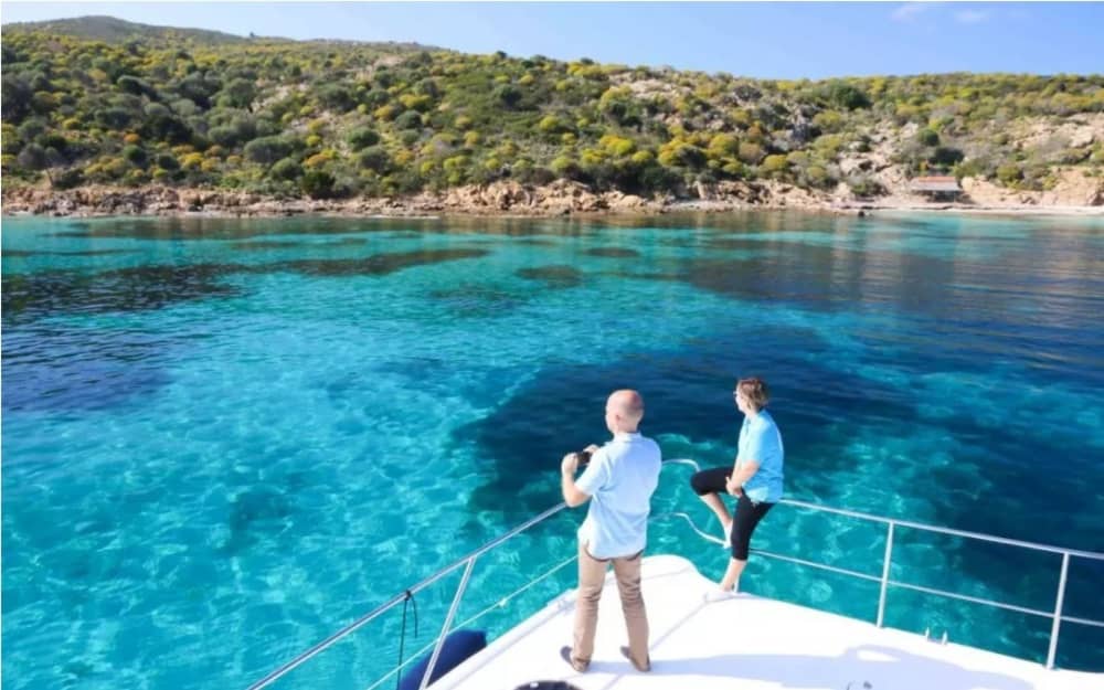 I sogni italiani iniziano in mare: un viaggio di 7 ore e 30 minuti nel cuore di Stintino