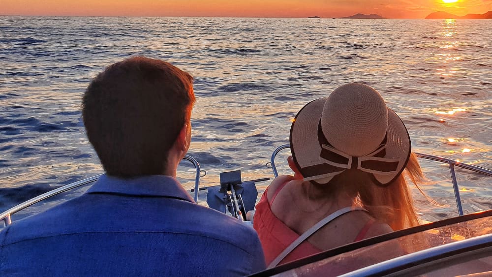 Tour privato in barca al tramonto romantico