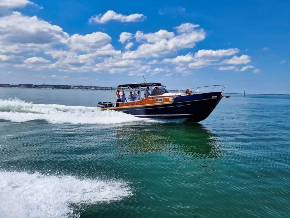 Découvrez Lège-Cap-Ferret : une demi-journée de pur plaisir en bateau à moteur